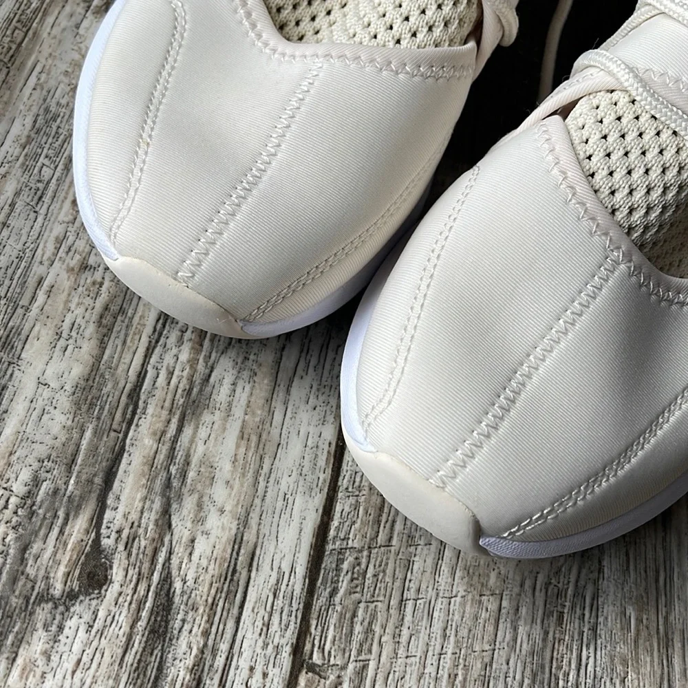 🌟Fabletics 🌟Brookside 🌟Performance
Sneaker, 9 - Picture 4 of 13